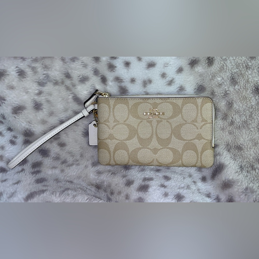COACH SIGNATURE PRINT DOUBLE CORNER ZIP WRISTLET